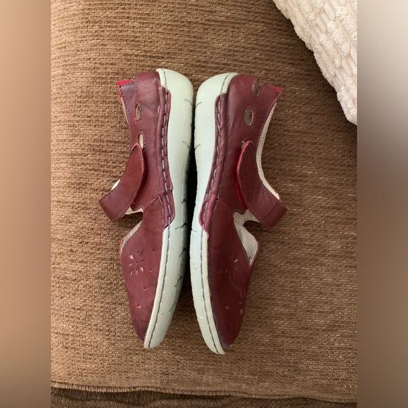 PROPET NWOT Women’s Chloe Mary Jane Burgandy Velcro Strap Cut Out Shoe 9.5 - Picture 4 of 7